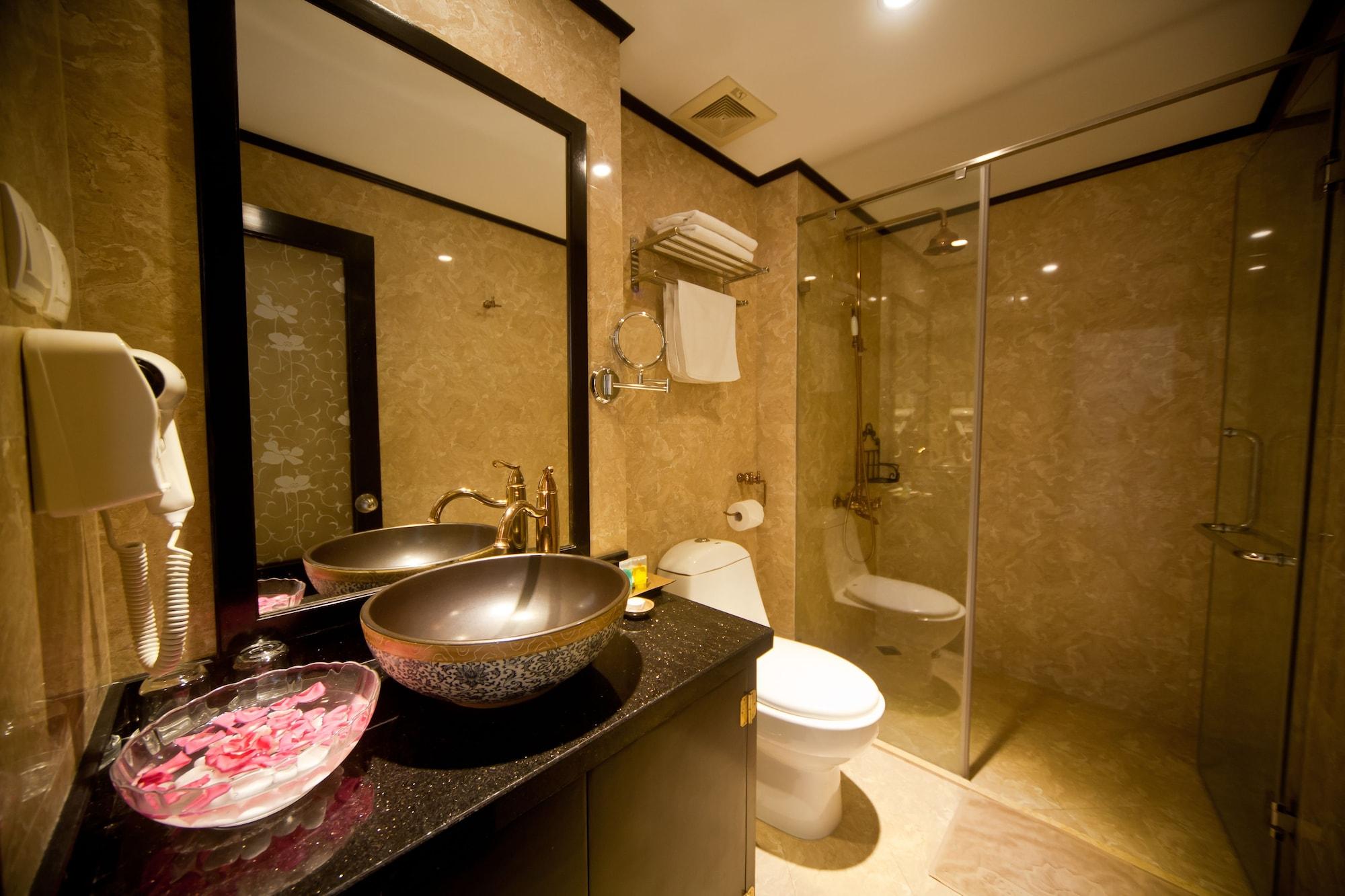 Hotel Lavender & 4*